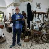 A organizzare il Museo della civilt� contadina � stato il 67enne Angelo Spinosa, detto �Lillino�. Gli utensili sono infatti stati raccolti da lui stesso nell�arco di quarant�anni, perlustrando soprattutto i mercatini d�antiquariato